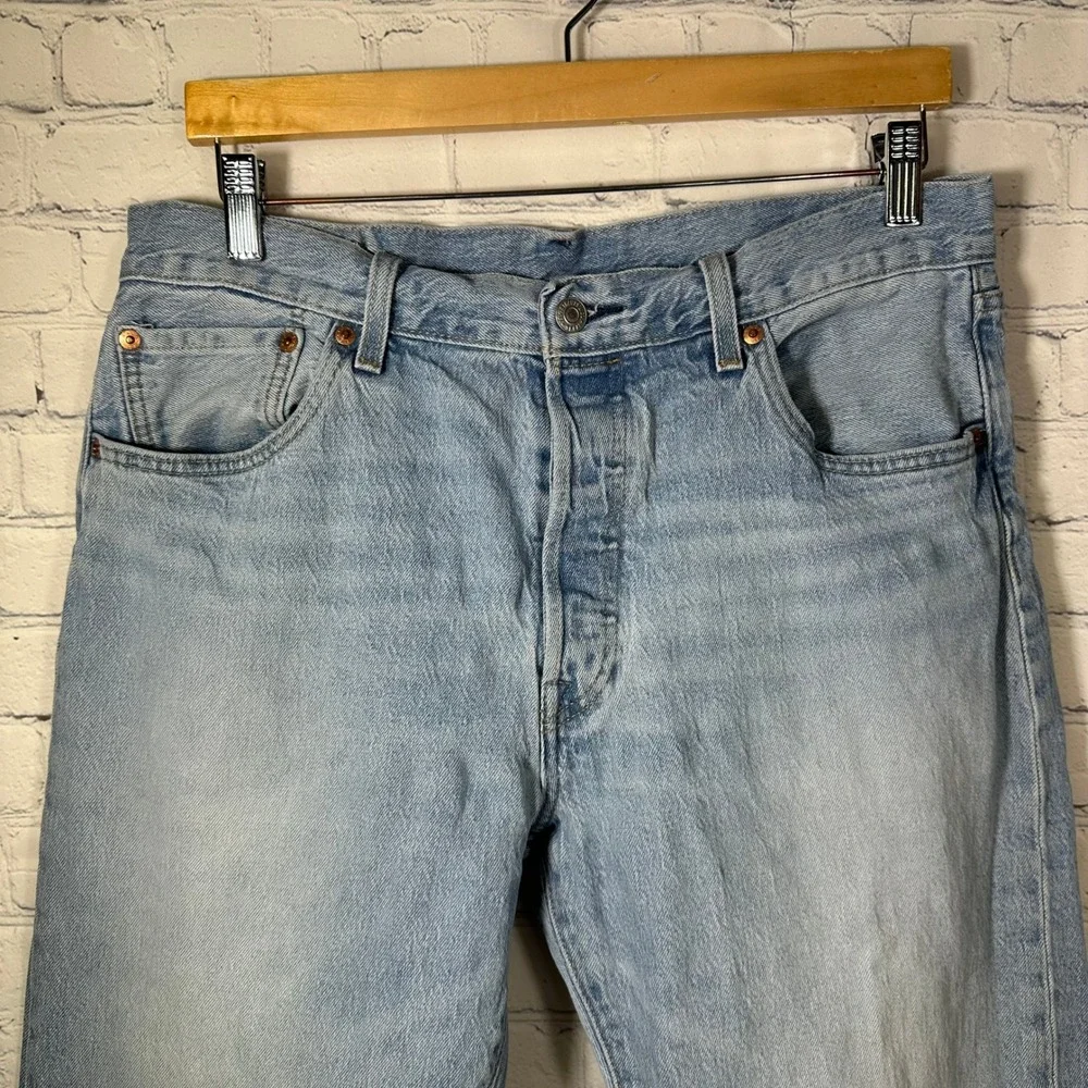 Levis 501 93 Straight Leg Jeans Mens 34x30 Light Wash Blue Denim Button Fly